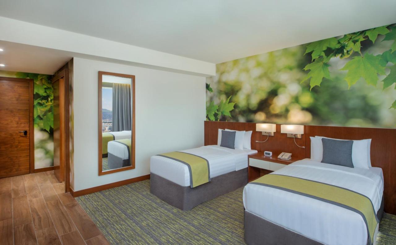 Wyndham Garden Muscat Al Khuwair Hotel Exterior foto