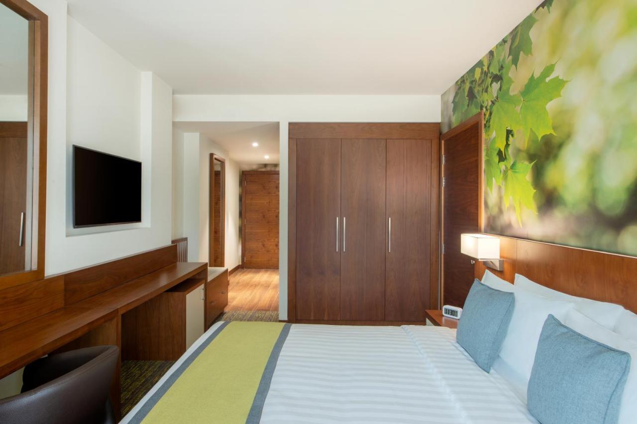 Wyndham Garden Muscat Al Khuwair Hotel Exterior foto